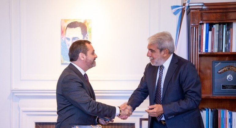 Andrei Passos, diretor-geral da PF, e o ministro de Segurança da Argentina, Aníbal Domingo 