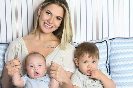 Andressa e os filhos, Samuel e Gabriel 