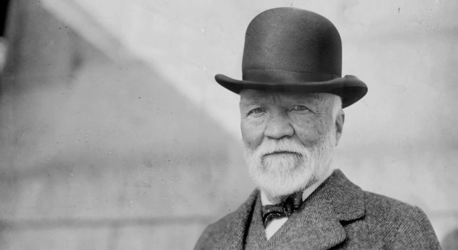 Andrew Carnegie foi um pioneiro entre magnatas que enriqueceram e depois doaram parte de suas fortunas a causas sociais