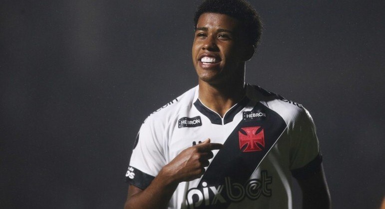 A dire&ccedil;&atilde;o do Vasco est&aacute; sendo cobrada. E a torcida, revoltada, pelo jogador preferir o Palmeiras