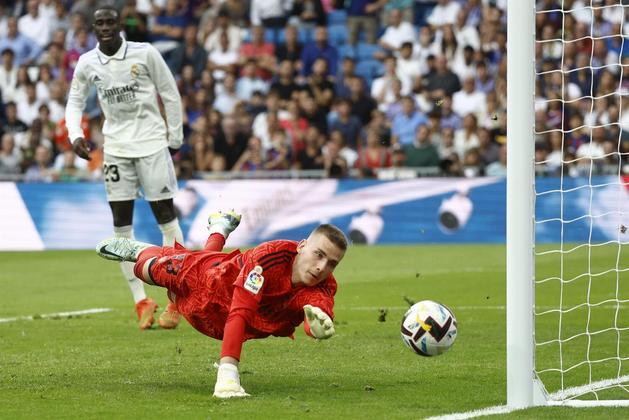 Lunin pelo Real Madrid:13 jogos7 vitórias3 empates3 derrotas11 gols sofridos1 pênalti defendido