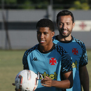 Andrey Santos e Nenê, principais homens de meio-campo do Vasco