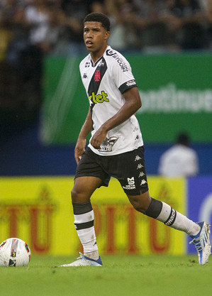 Andrey Santos, da base, é um dos destaques do Vasco