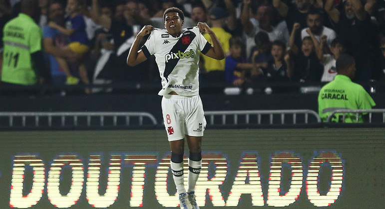Andrey Santos foi o destaque do Vasco na vitória sobre o CRB