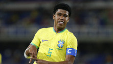 Andrey, do Vasco, é titular no primeiro treino da seleção completa