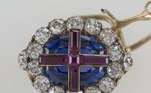 O anel de ouro foi feito&nbsp;para&nbsp;a&nbsp;coroa&ccedil;&atilde;o&nbsp;de William 4&ordm; em 1831. Possui uma safira rodeada de diamantes e incrustada de rubis que formam uma cruz.&nbsp;Na cerim&ocirc;nia de&nbsp;coroa&ccedil;&atilde;o, o arcebispo o coloca no dedo anelar do soberano como s&iacute;mbolo&nbsp;da&nbsp;'dignidade real'