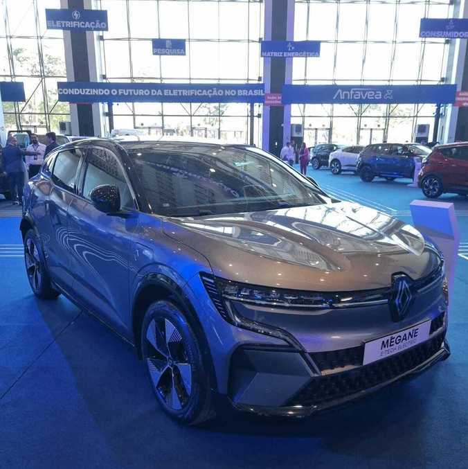 Megane elétrico deve ser lançado ainda neste ano