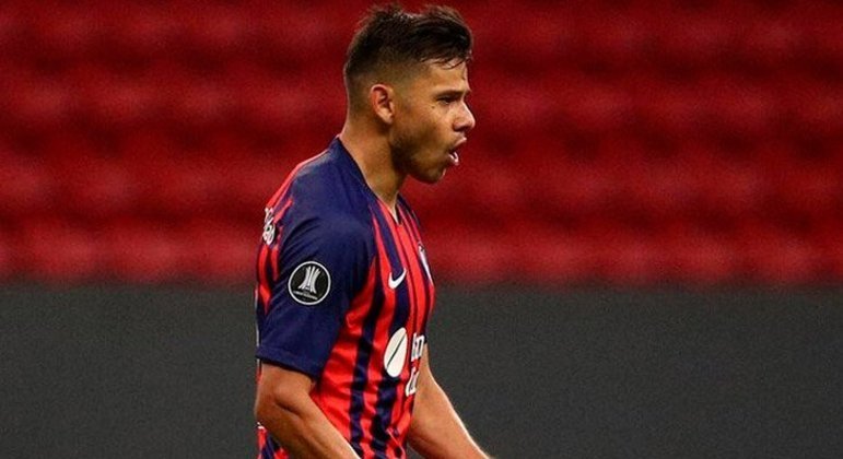 Ángel Romero (atacante) - 29 anos - Sem clube desde agosto de 2021 - Último clube: San Lorenzo - Valor de mercado: 5 milhões de euros (R$ 30,97 milhões)