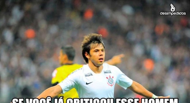 Ángel Romero ganha memes após marcar dois gols sobre o Vitória