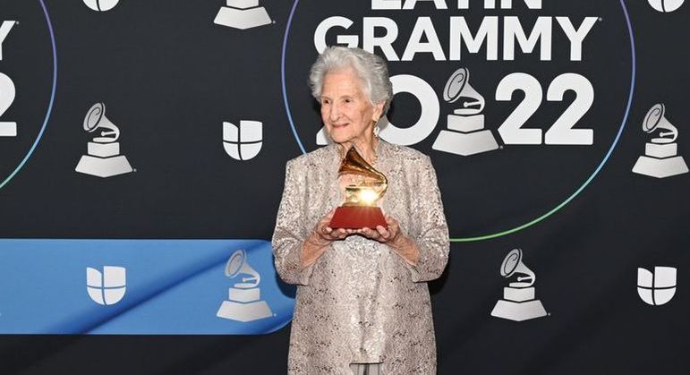 Quem é Ángela Álvarez, a cubana de 95 anos que foi a revelação do Grammy Latino
