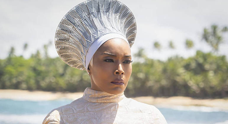 Angela Bassett em cena de 'Pantera Negra: Wakanda para Sempre'