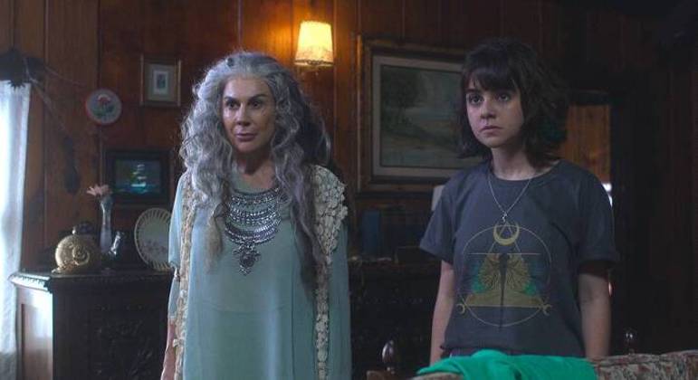Angela Dippe e Klara Castanho em uma cena do filme “Apanhador de Almas”
