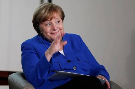 Merkel recebeu a "Lâmpada da Paz" 