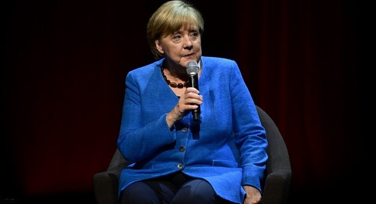 Angela Merkel falou pela primeira vez desde que deixou o cargo de chanceler