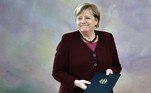 Angela Merkel (Alemanha) A ex-chanceler alemã  Angela Merkel é um desafeto assumido do ex-presidente americano. Trump afirmou publicamente que a forma que Merkel estava conduzindo a questão dos refugiados era 'um erro catastrófico'. Trump também utilizou termos ofensivos para se referir à líder alemã para terceiros. Na época, Merkel viralizou na internet por encarar Trump com desgosto durante uma reunião e garantiu que a Europa é livre para agir como preferir e que os EUA precisavam reconhecer que o aumento do número de refugiados do Oriente Médio é, em parte, resultado das guerras conduzidas pelos norte-americanos. 