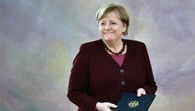 Um ano após Merkel deixar Governo alemão, guerra na Ucrânia coloca em dúvida seu legado