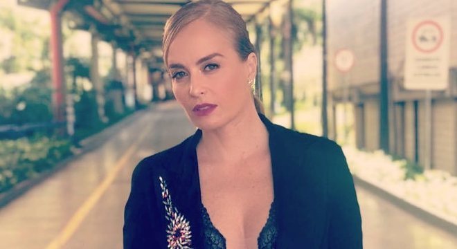 A apresentadora Angélica cantou diversas vezes nos programas de Gugu