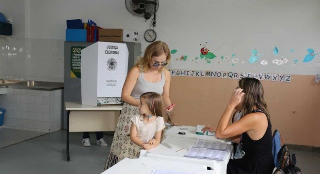 angelica eva votando