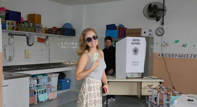 angelica eva votando