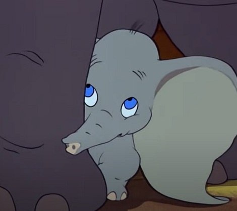 Angelina Jolie sempre gostou muito de filmes infantis, e afirmou que Dumbo é o seu personagem preferido no cinema, desde quando ela era criança. A Ela já disse que não consegue segurar o choro quando o elefantinho começa a voar.