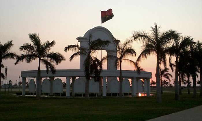 Angola - Foi dominado por Portugal até 1970, quando conquistou a independência.  Na foto, o Memorial Agostinho Neto, político fundamental na libertação e primeiro presidente do país. 