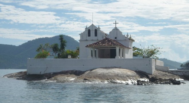 O meteorito caiu na terra no final de janeiro de 1869 e foi avistado por um médico que passava num bote em Angra dos Reis; estima-se que o objeto tenha 4,56 bilhões de anos