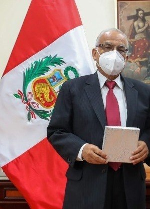 O primeiro-ministro do Peru, Aníbal Torres, renunciou ao cargo nesta quarta-feira (3)