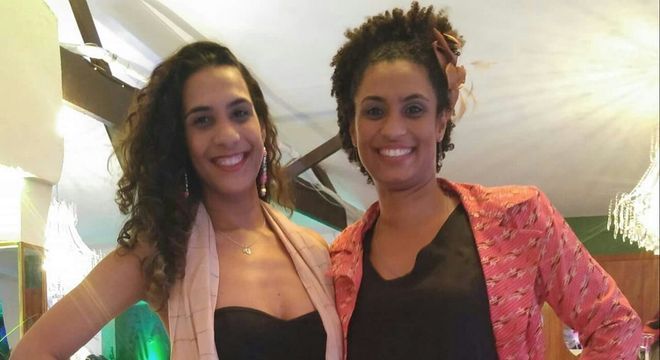 Anielle Silva com irmã, a vereadora Marielle Franco, morta na quarta (14) no Rio
