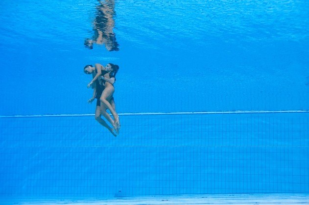 O Mundial de Esportes Aquáticos, que acontece em Budapeste, na Hungria, viveu fortes emoções durante as competições de quarta-feira (22). Anita Álvarez, atleta dos Estados Unidos, passou mal e desmaiou na piscina após a sua apresentação, e teve que ser socorrida pela própria técnica, Andrea Fuentes