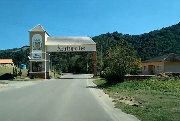 Anitápolis (Santa Catarina) - Cidade com 3.200 habitantes numa área de 542 km², a 430m de altitude e 98 km de distância da capital Florianópolis.