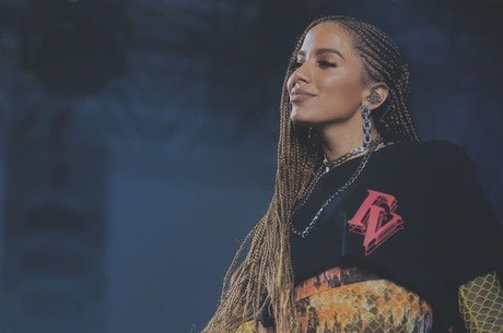Anitta apostou no gospel durante a quarentena