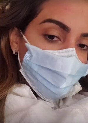 Anitta gravou vídeo com máscara