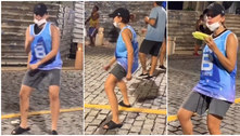 Veja vídeos: Anitta viraliza após usar disfarce para curtir o Carnaval na rua 