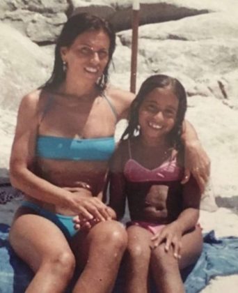 Anitta: Em meio a várias fotos antigas, a cantora homenageou a mãe, a avó e até as tias em comemoração ao Dia das Mães.