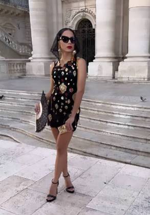 Anitta está na Sicília, para um desfile de Alta Moda da Dolce & Gabbana, a convite da grife italiana. 