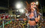 Anitta também foi uma das principais atrações da noite de sexta-feira (17) no Carnaval de Salvador. Ela comandou o bloco Eu Vou no circuito Dodô (Barra-Ondina)