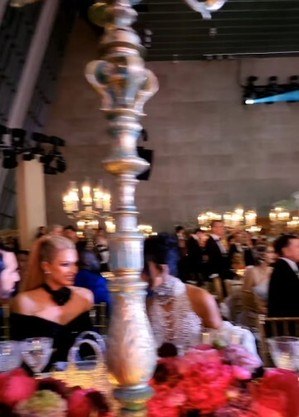 Anitta mostra Paris Hilton e Kim Kardashian no Met Gala