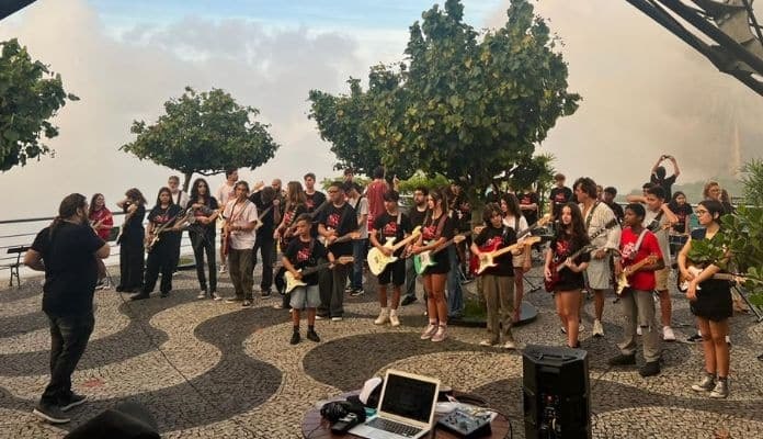 No aniversário de Cazuza, banda de 111 músicos se reúne no lindo Pão de Açúcar para tocar clássico; assista