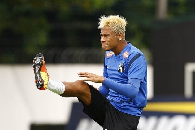 De visual novo para jogar na Copa; relembre os penteados de Neymar