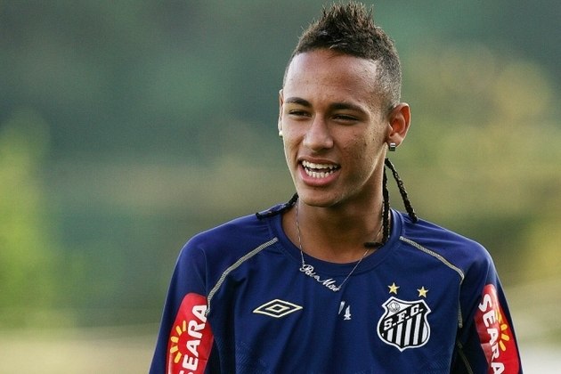 De visual novo para jogar na Copa; relembre os penteados de Neymar