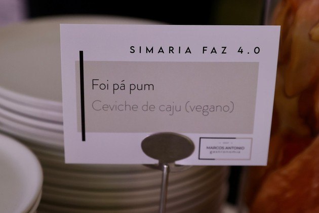 Entre os detalhes da festa, as comidas tinham nomes especiais inspirados nos hits de Simone e Simaria. Foi Pá Pum é um prato de ceviche de caju, consumido sem reservas principalmente pelos convidados veganos