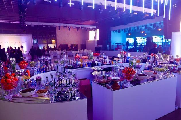 O tamanho do bar da festa também impressionava, com diversas frutas frescas usadas para fazer drinques