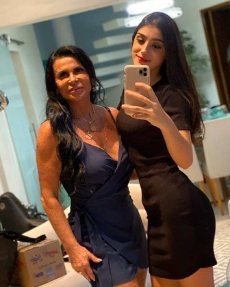 A primeira integrante da família Miranda a comentar os boatos foi a própria Gretchen. A cantora desmentiu o boato do romance e disse que a família não está em meio a uma briga. 