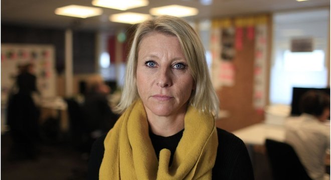 A jornalista Annemarte Moland mapeou uma rede de jovens que fazem posts incentivando o suicídio e a automutilação