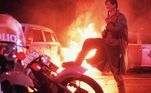 RUAS DE FOGO - Este filme não é dos mais famosos dos anos 80, mas é um cult divertidíssimo. História de mocinho, mocinha e bandido safado. Um belo visual, boa trilha sonora, motos e rock'n'roll. Como não querer uma sequência?