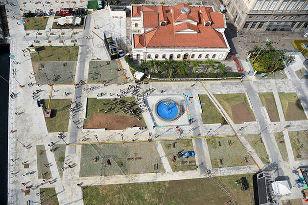 Anteriormente, o local se chamava Porto Maravilha e era abandonado. Com o processo de renovação urbana, a região se tornou um espaço atrativo e moderno. Assim ganhou fama de um popular centro cultural e de lazer. Confira algumas atrações 