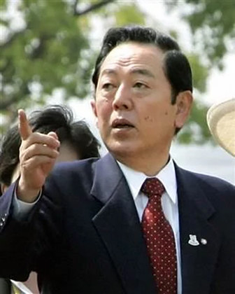 Antes de Abe, o mais recente assassinato a tiros de um político no país havia ocorrido em 2007. O prefeito de Nagasaki, Iccho Itoh, foi morto por um membro da Yakuza durante a campanha de reeleição.