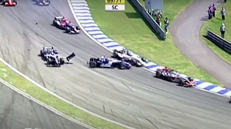 Antes de Hamilton, Rosberg chegou a ter conflito na Williams com Mark Webber. O auge foi o acidente na largada do GP do Brasil de 2006