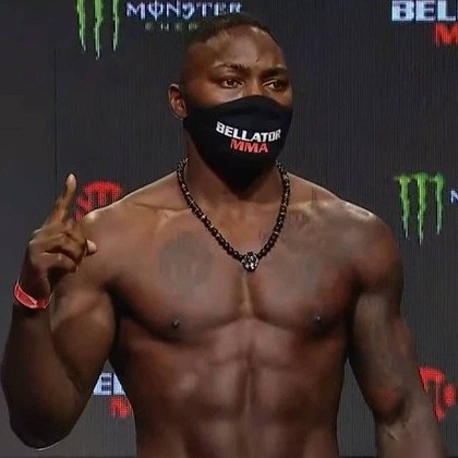 Anthony Johnson participou de lutas marcantes contra brasileiros. No UFC Rio, em 2012, o norte-americano foi derrotado por Vitor Belfort. Por outro lado, saiu vitorioso de combates com Minotauro e Glover Teixeira, em 2014