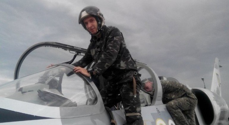 O piloto foi homenageado por bravura pelo presidente Volodmir Zelenski